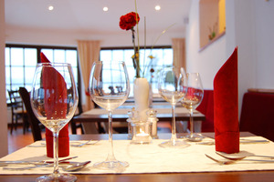 eingedeckter Tisch im Restaurant Restaurant