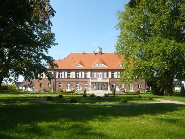Schloss Pütnitz und Park