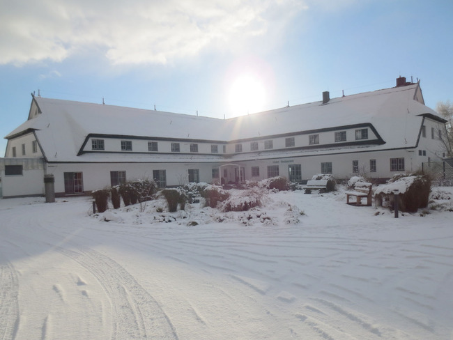 mit Schnee bedeckter Friesenhof Friesenhof - Winter