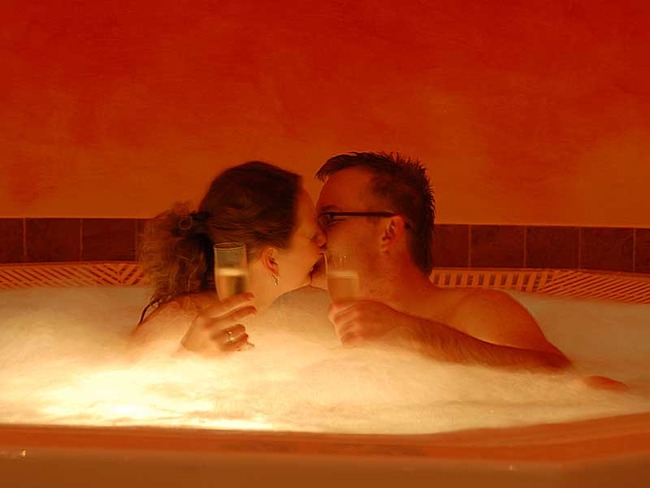 Relaxen im Whirlpool Wellness - Whirlpool Entspannung im Ferienpark Retgendorf