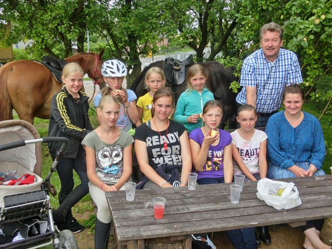 Picknick mit Pferden beim Familienurlaub im Ferienpark Retgendorf am Schweriner See
