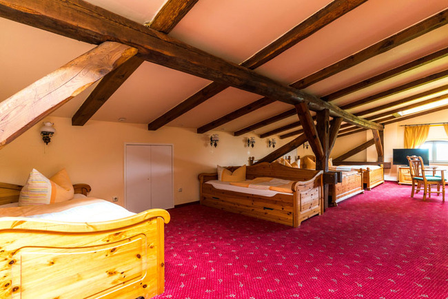 Zimmer mit mehreren Betten