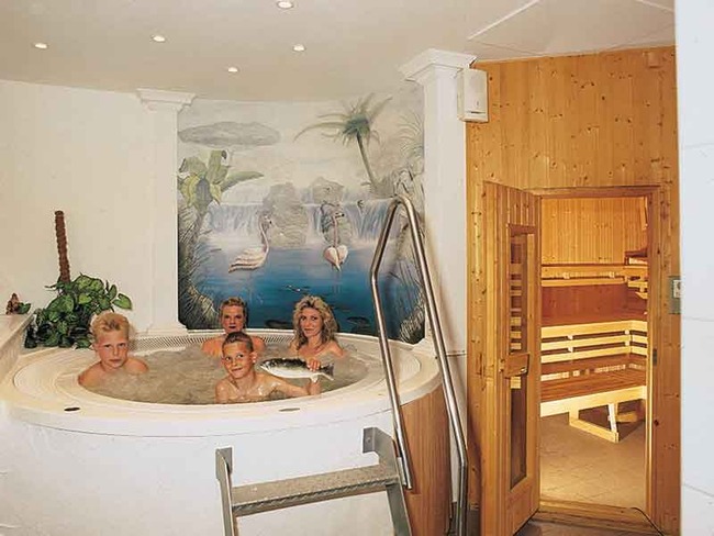 Sauna und Whirlpool Sauna und Whirlpool