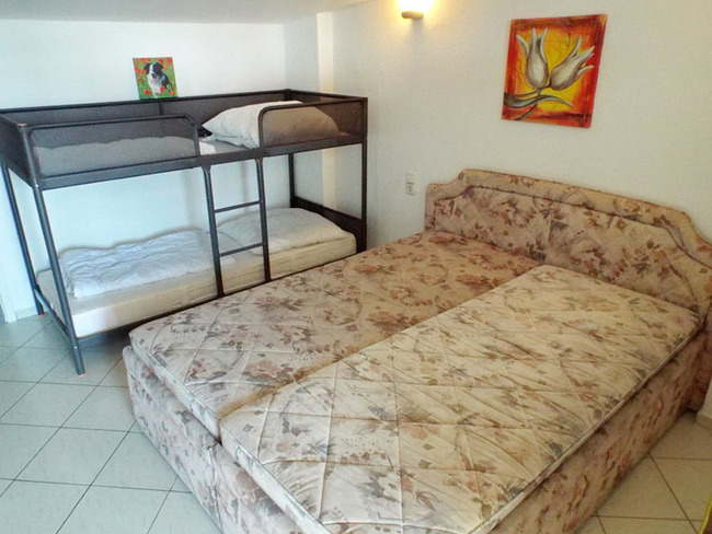 Ferienwohnung für 4 Personen - Schlafzimmer mit Doppelbett und Etagenbett