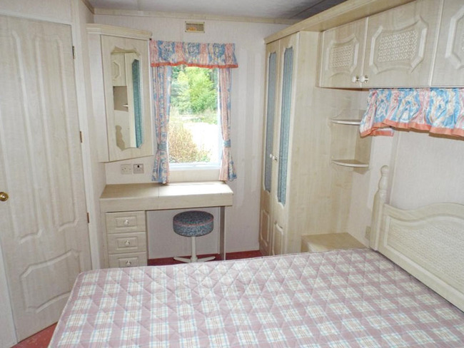 Mobilheim für 4 Personen - Schlafzimmer mit Doppelbett