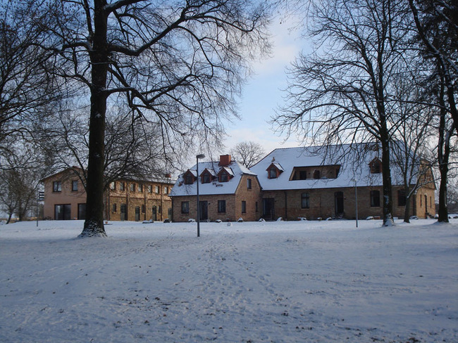 Hauptgebäude im Winter