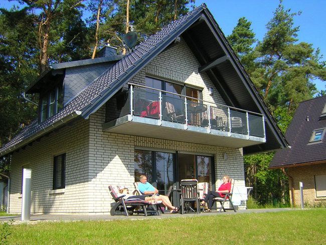 Ferienhaus mit Terrasse und Balkon