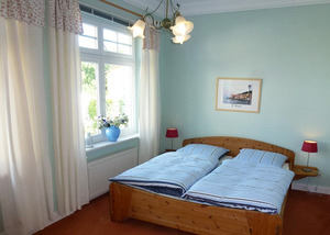 Schlafzimmer der Ferienwohnung Nr. 04 schlafzimmer-wohnung-fewo-4