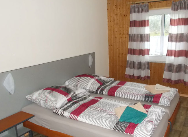 Fewo 2 - Schlafzimmer mit Doppelbett