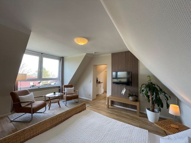 Wohnraum mit Blick auf Sitzecke und Küche