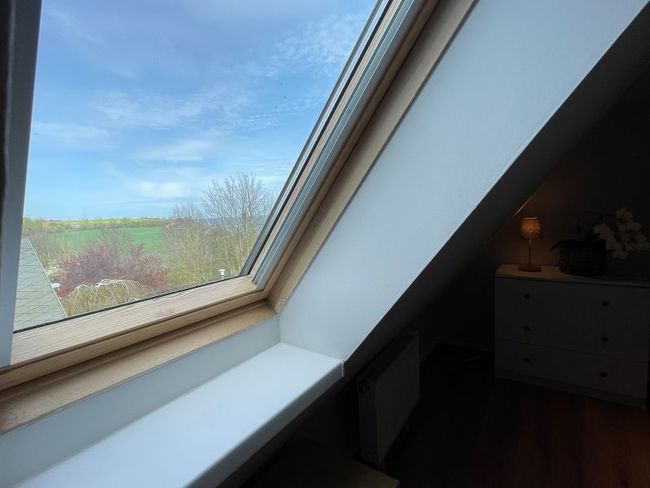 08_Blick_vom_Lesebereich_unter_dem_Dach