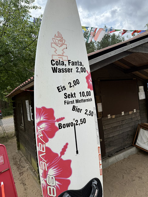 Surfboard als Getränkekarte