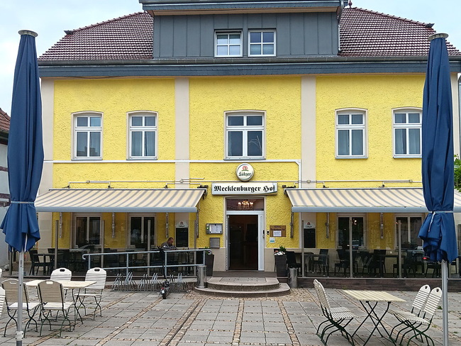 Aussenansicht mit Terrasse