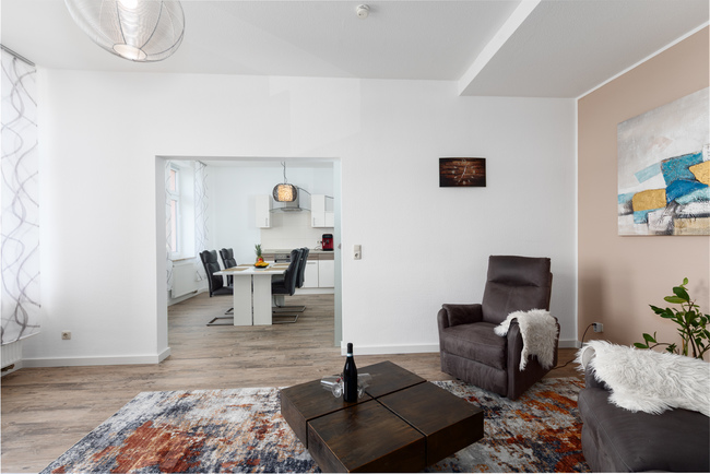 Blick von Wohnzimmer in Küche
